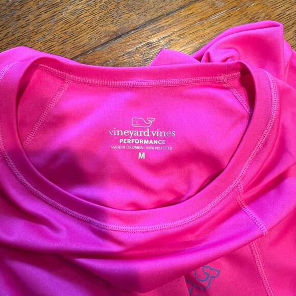 Vineyard Vines Women's Performance Short Sleeve Tee -- Medium - Picture 3 of 3